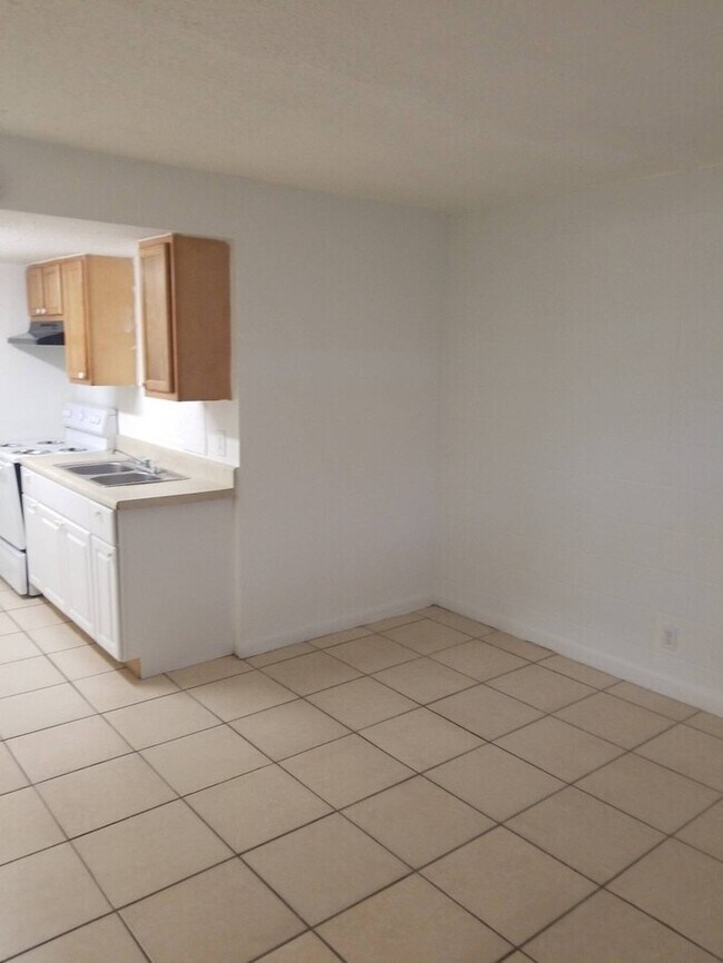1/1 in Arlington! Apartment for Rent in Jacksonville, FL