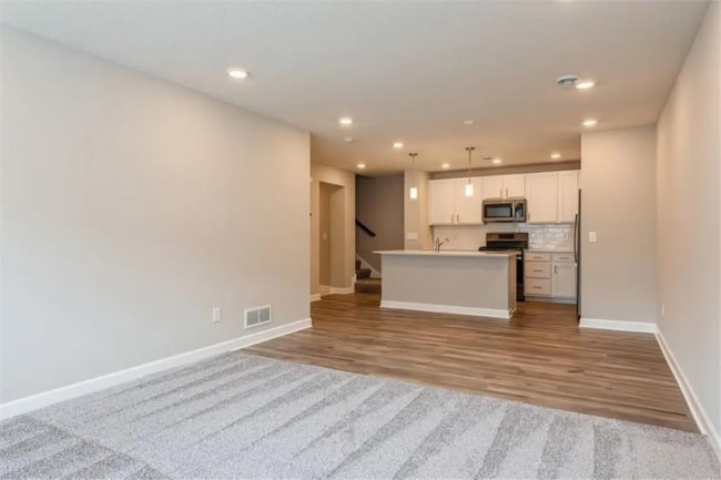 Building Photo - 10888 Fountain Pl N