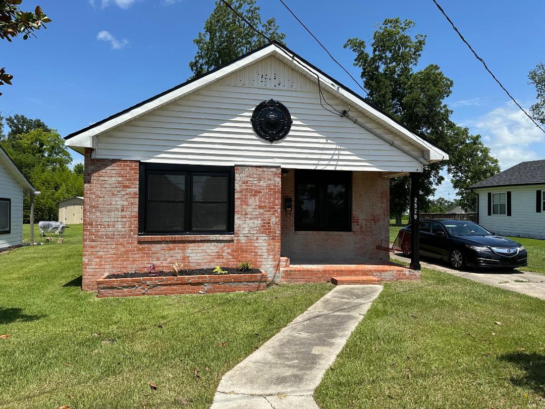 Primary Photo - 2529 Lake St