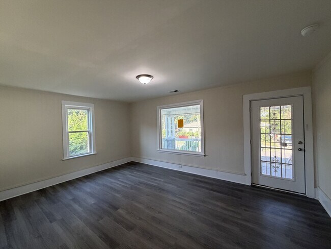 Foto del edificio - 657 27th St SW