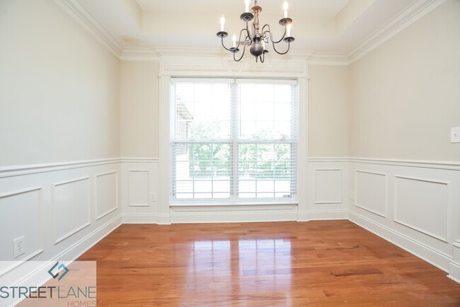 Building Photo - REDUCED!