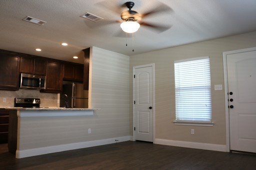 Foto del edificio - 8025-8027 Marydean Ave.