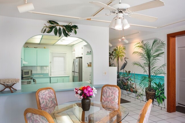Building Photo - 3 bedroom 2 Bathroom Furnished Condo