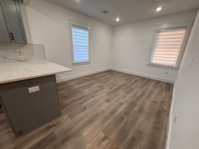 Building Photo - 517 Lincoln St