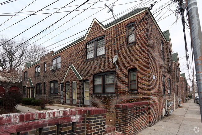 Building Photo - Richfield Gardens