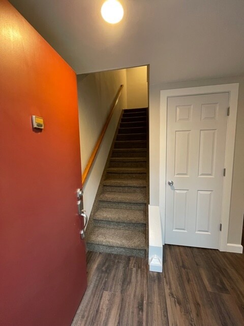 Entryway - 671 Shooks Ln