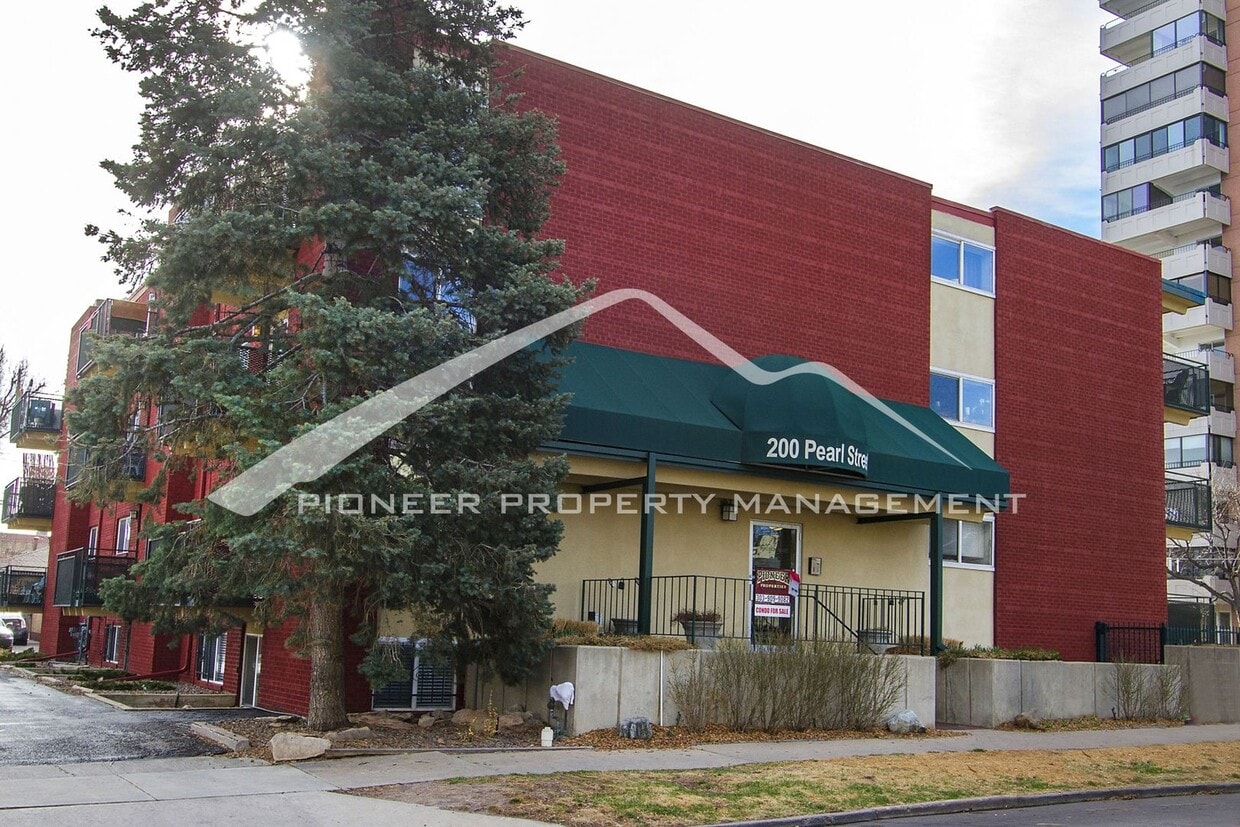 Cozy Condo with Assigned Parking Spot and Balcony - Cozy Condo with Assigned Parking Spot and Balcony