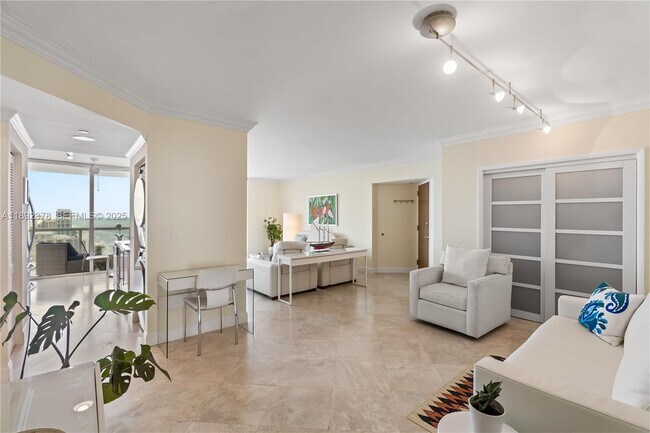 Foto del edificio - 6365 Collins Ave