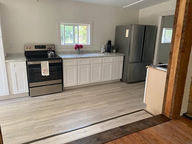 Foto del edificio - Charming 3-Bedroom Home in the Heart of Th...