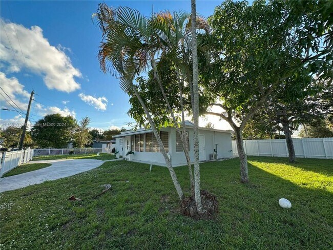Foto del edificio - 4 bedroom in North Miami FL 33161