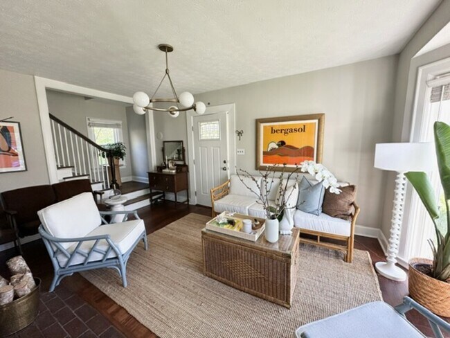 Foto del edificio - 5302 Carrollton Ave & 738 E 53rd St