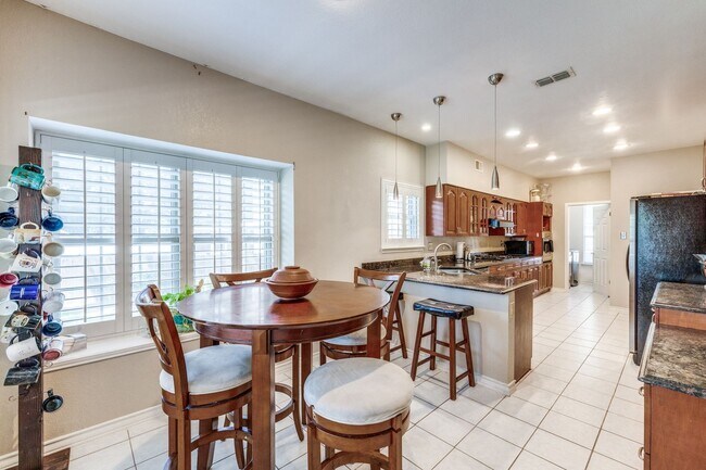 Foto del edificio - Available August 15th | 4 Bd, 2ba for Leas...