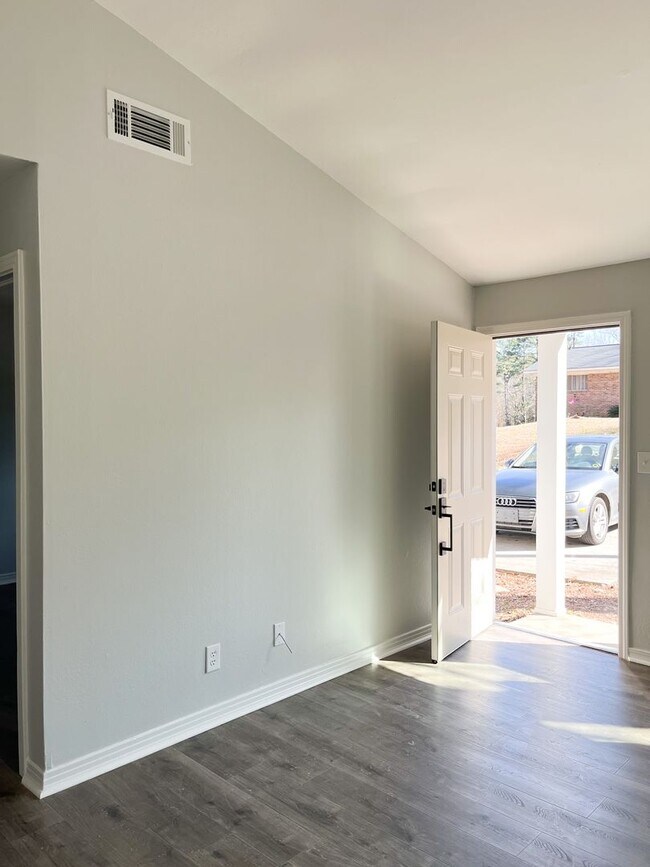 Building Photo - Northwood Duplex