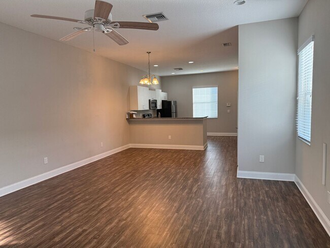 Foto del edificio - Downtown Central Location 2/2 Townhome with fenced yard and garage