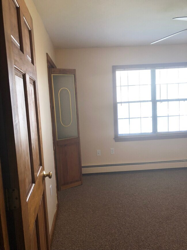 Building Photo - 22 Kenmar Dr