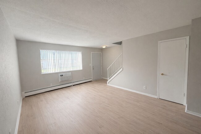 Foto del edificio - Newly Renovated 2 Bed, 1.5 Bath Townhome – Prime Location Near 28th Street