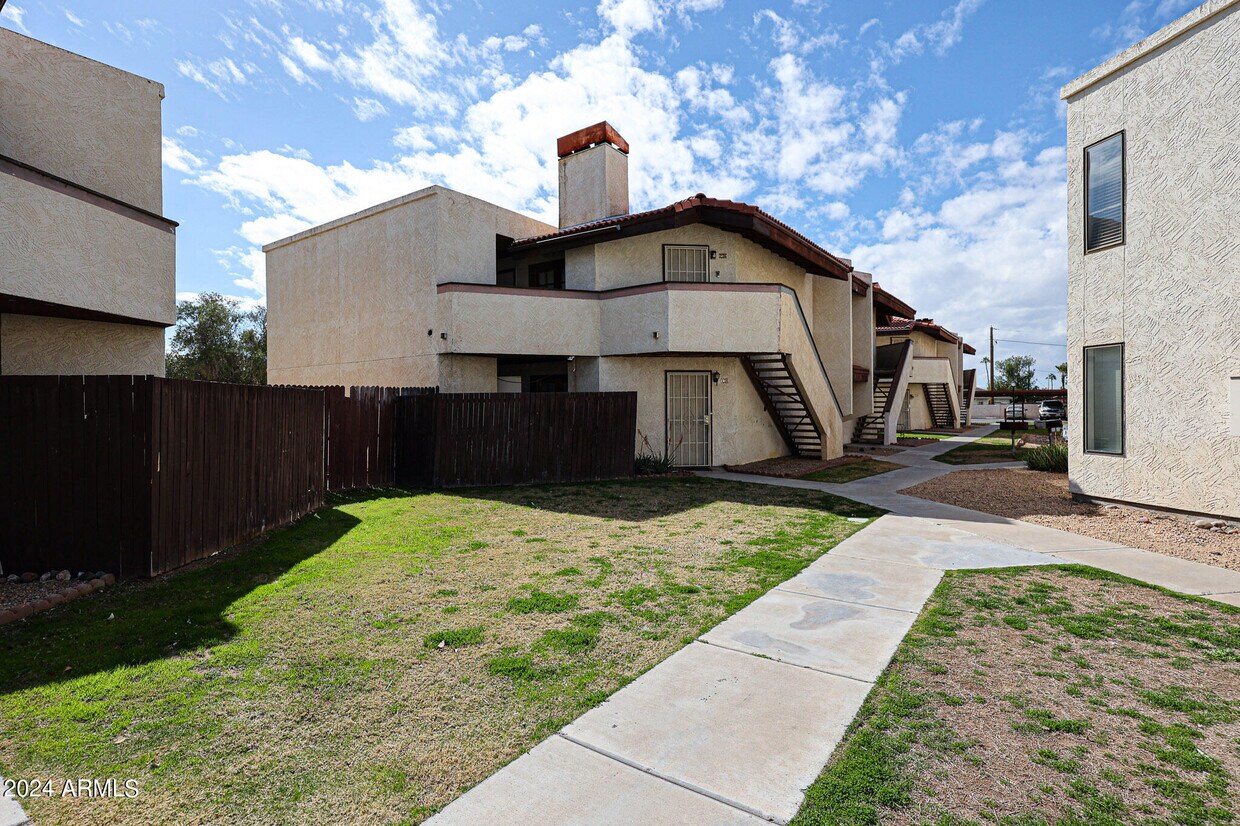 Primary Photo - 16402 N 31st St