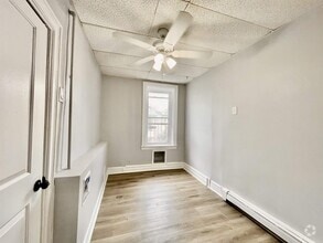 Building Photo - 159 Hutton St