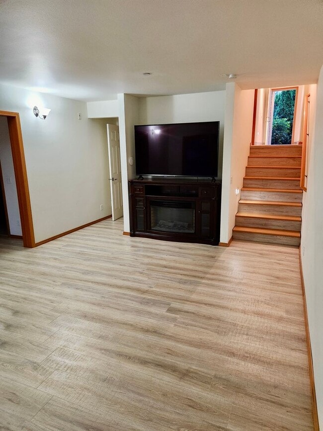 Building Photo - Beautiful 3 Bed / 2.5 Bath Townhome in Lake Stevens