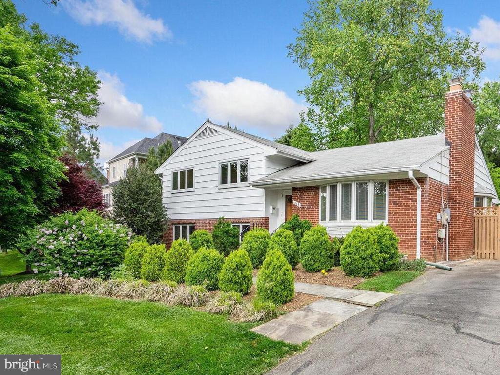 Primary Photo - 1063 Carper St