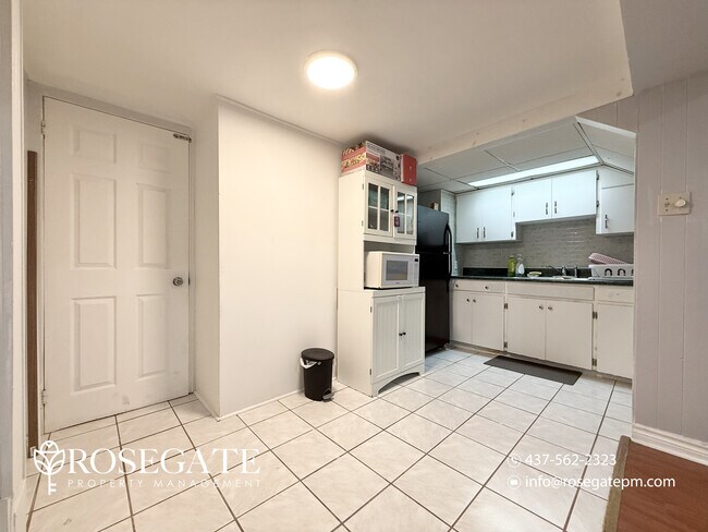 Building Photo - 1-Bedroom Basement Apartment with Internet & Parking – Scarborough