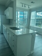 Building Photo - 860 N Orange Ave