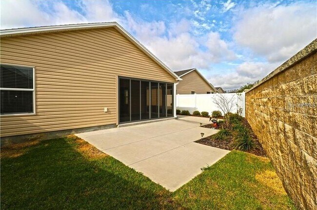 Building Photo - 853 Sapphire Pl