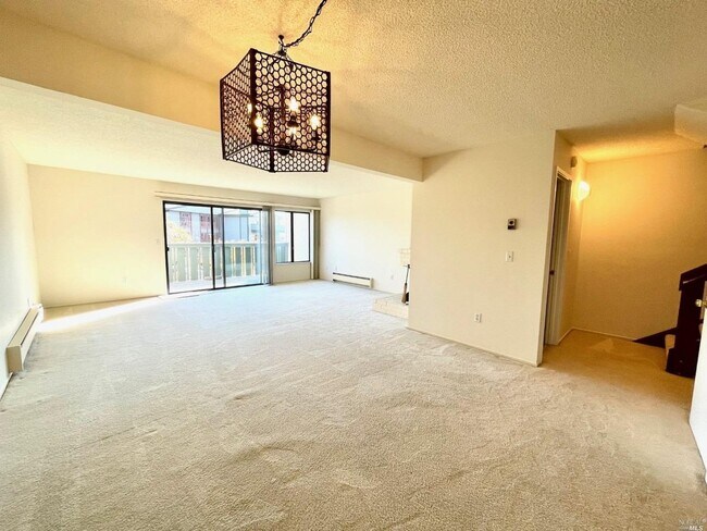 Building Photo - 812 S Eliseo Dr