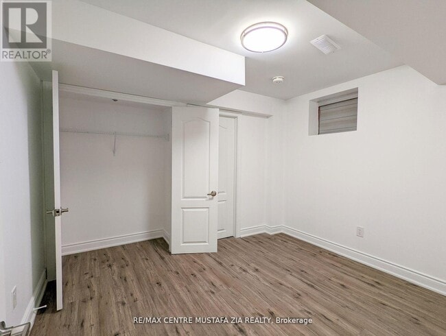Building Photo - 359 Emmett Landing