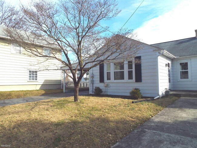 Building Photo - 3 br, 1 bath Duplex - 113 W Colebrook St