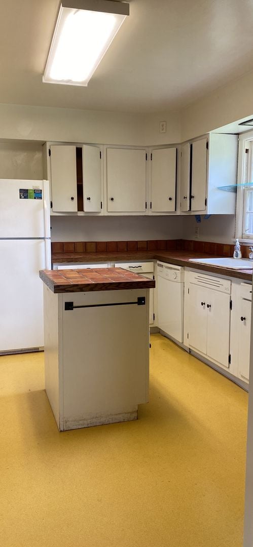 Building Photo - Available August;  Monthly rent $1,890