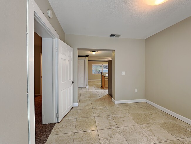 Foto del edificio - 1339 S Hillcrest Ave