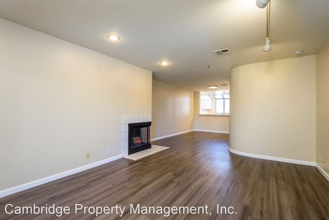Building Photo - 2 br, 1.5 bath House - 141 S. California A...
