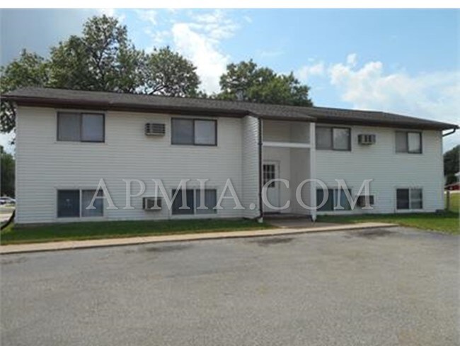 Building Photo - 940 Eisenhower Rd