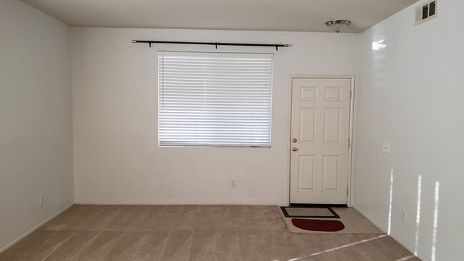Building Photo - 6 Bed, 3 Bath Victorville Home!!!