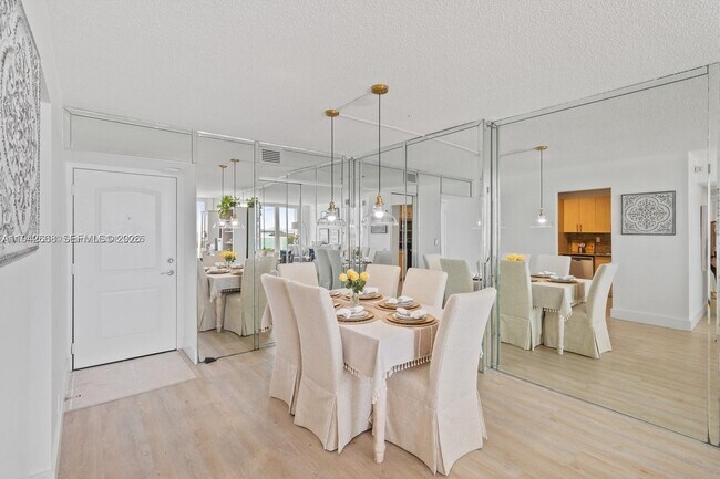 Foto del edificio - 100 Bayview Dr