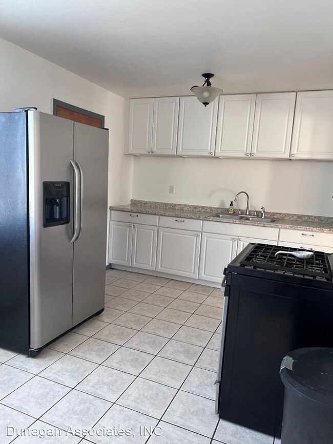 Building Photo - 3 br, 1 bath House - 1028 N. 6th
