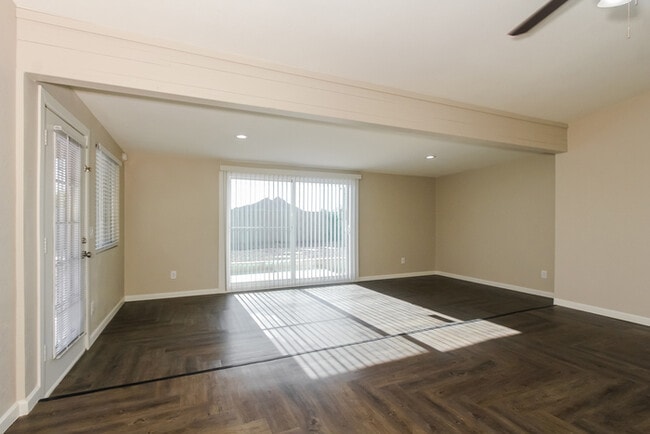 Building Photo - 6080 S Springbrook Dr
