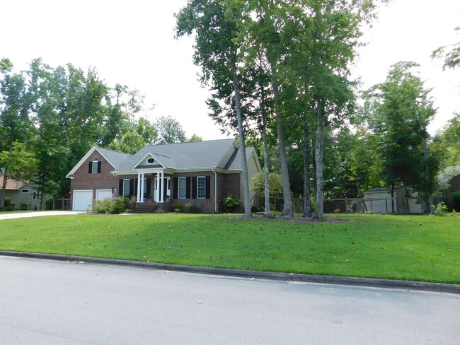 Foto del edificio - 300 Taliaferro Ln