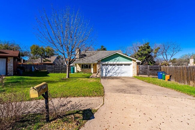 Building Photo - 8300 Belclaire Cir