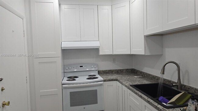 Building Photo - 9159 SW 77th Ave