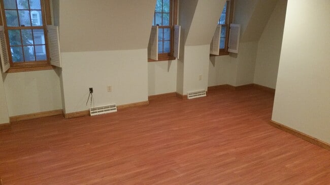 Building Photo - 720 Wellman Ave