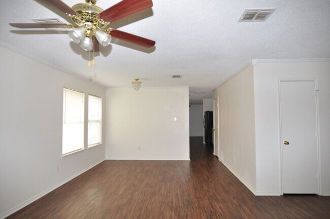 Foto del edificio - Spacious 3-2-2 in Grand Prairie, Mansfield...