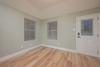 Building Photo - 2 Garden Lodge Pl