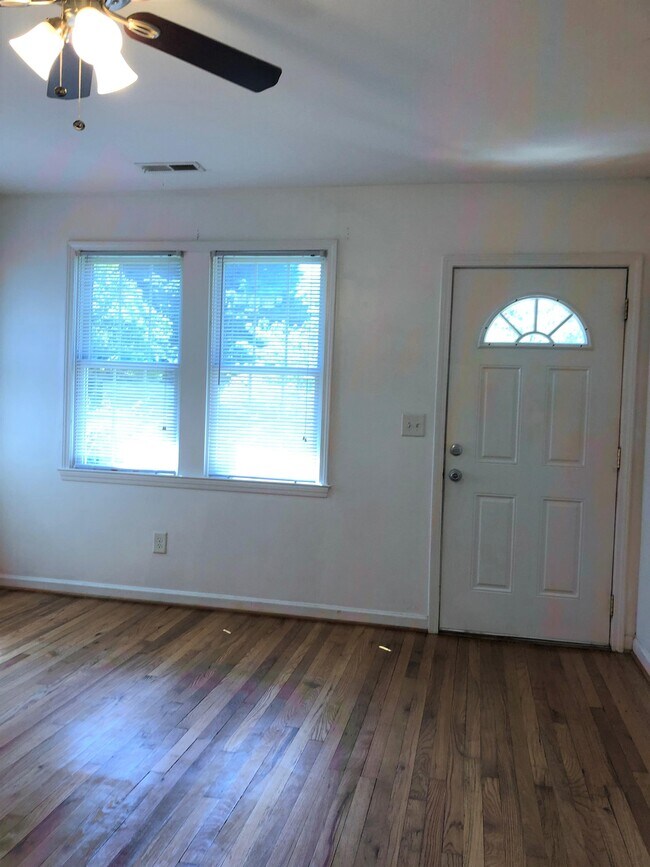 Foto del edificio - 2328 Greenland Ave