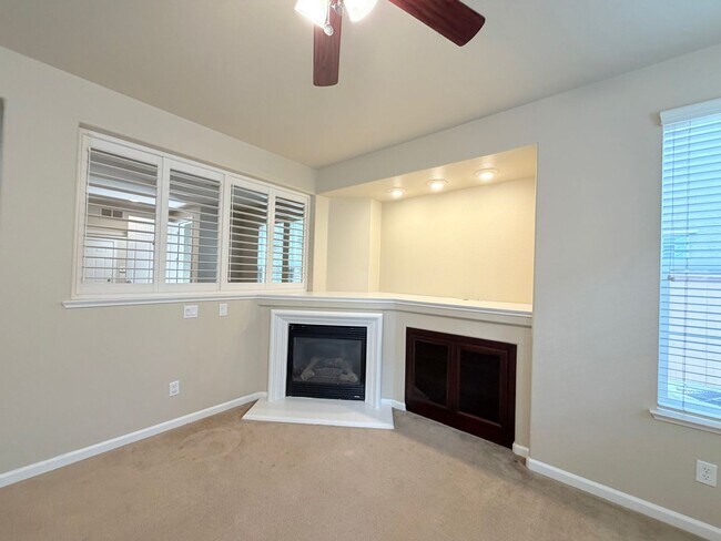 Foto del edificio - 1865 Wind Ranch Rd