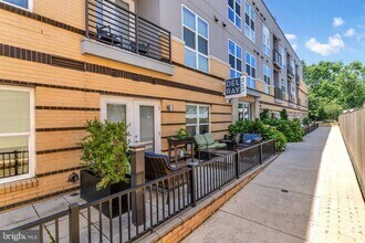 Building Photo - 1800 Mt Vernon Ave