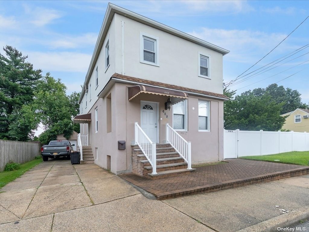 Primary Photo - 489 Eureka Ave