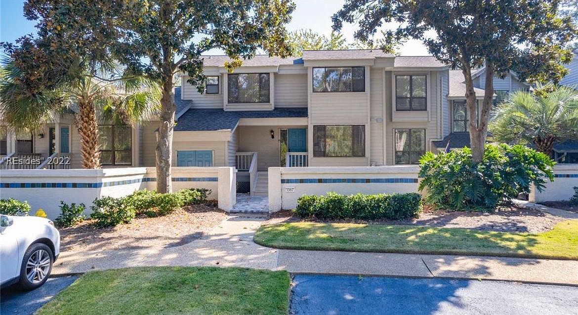 Primary Photo - 7 Lake Forest Dr