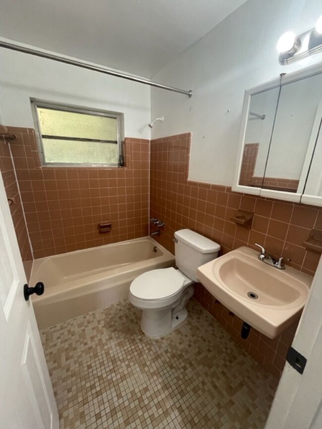 Foto del edificio - 3 Bed 2 full Bathroom Home Pet Friendly Se...